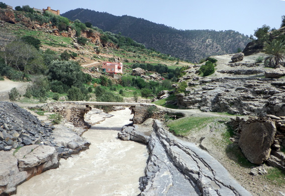 Puente de Tilouguite rio Ahansal