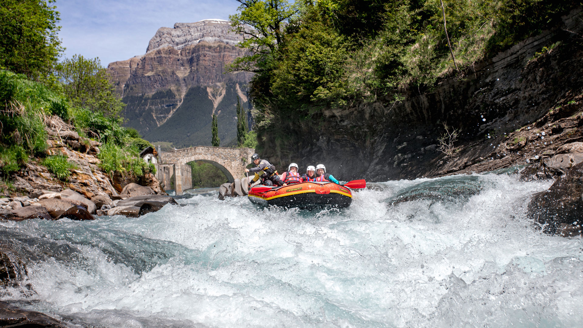 Rafting río ara en Ordesa