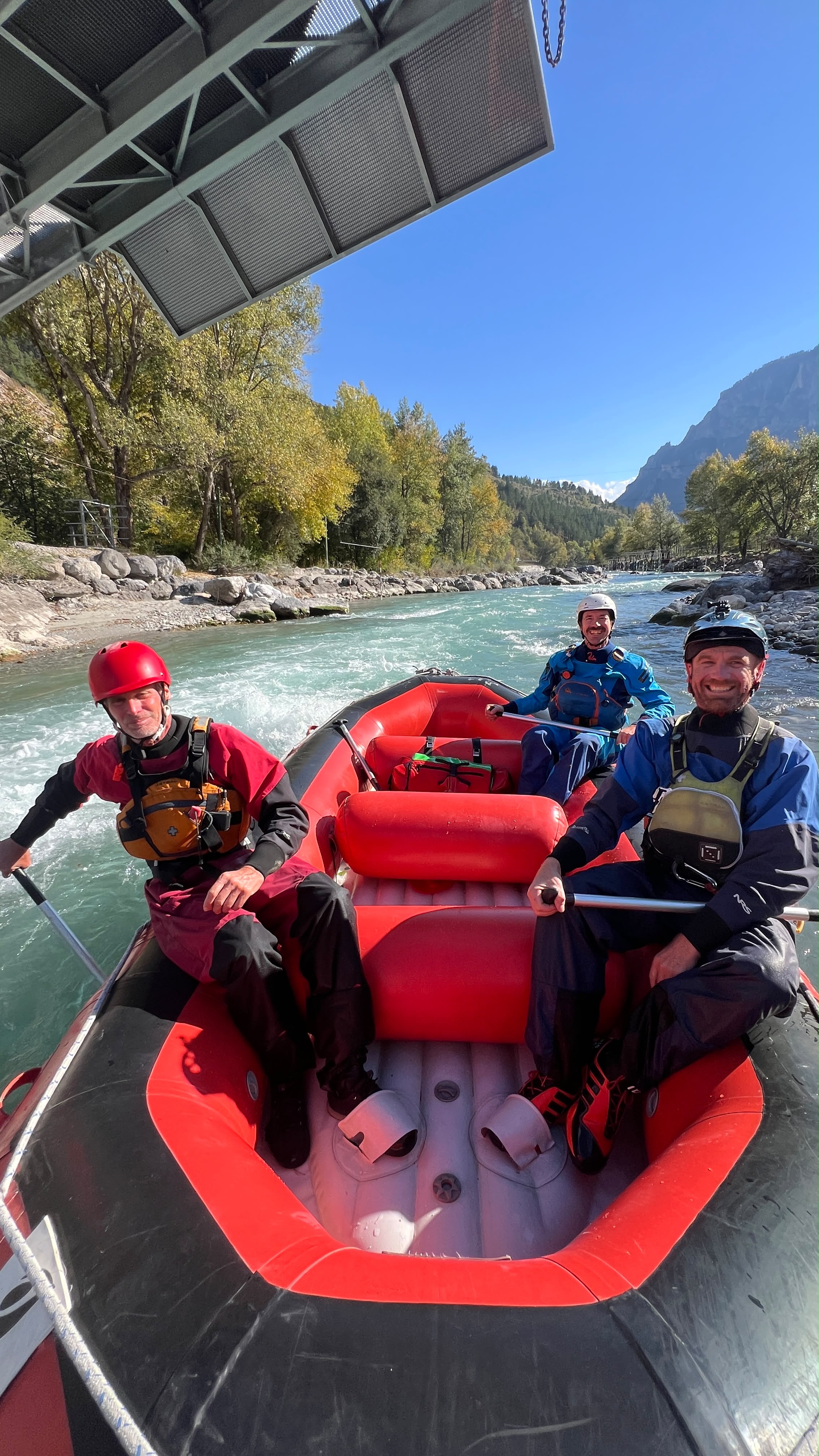 Haciendo prácticas con el rafting durante el workshop en argentiere de la UR