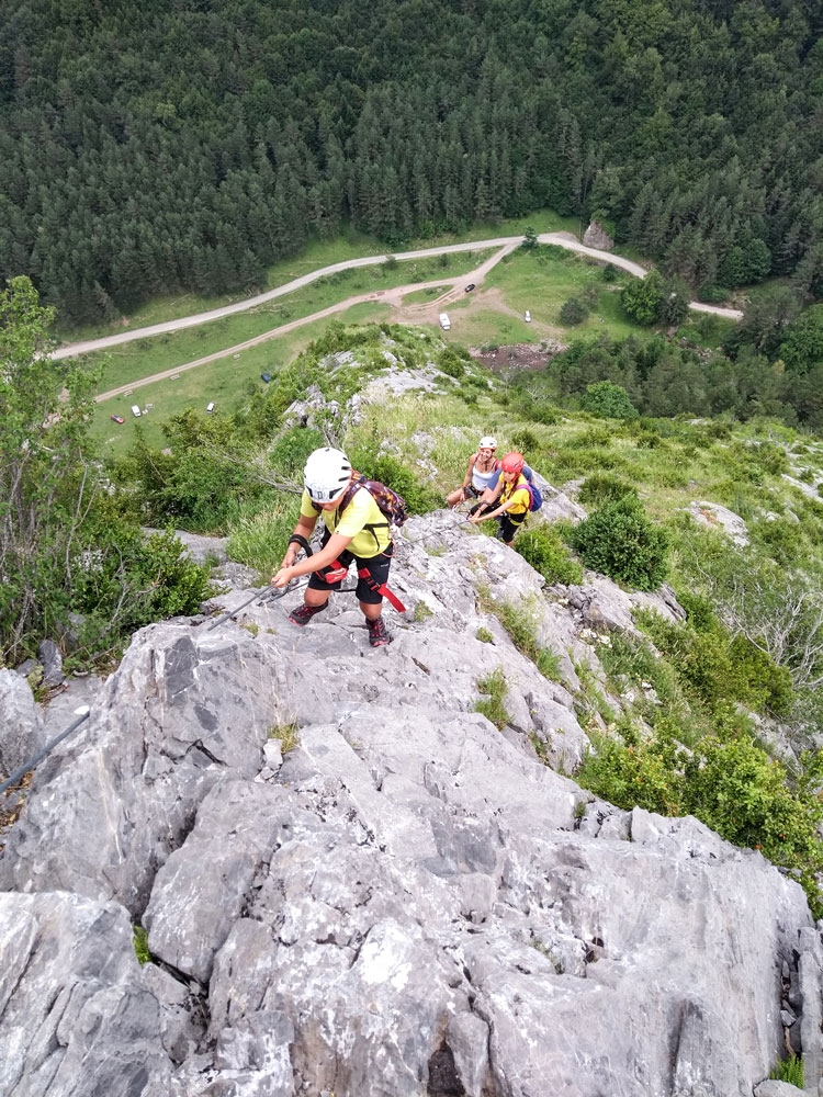 Via ferrata en familia con niños en Pirineo