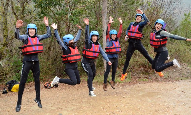 Rafting para despedidas de soltera en Murillo de Gállego, río Gállego