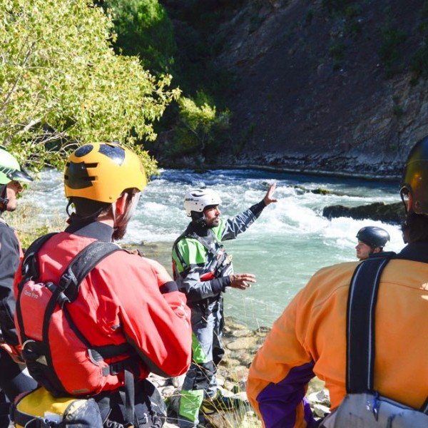 FORMACIÓN PARA PROFESIONALES DEL RÍO: Curso de rescate WRT y certificacion de guía IRF