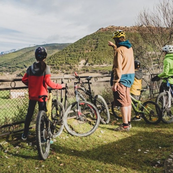 Jaca: El sendero de los ríos, paseo en familia a pie o en bici