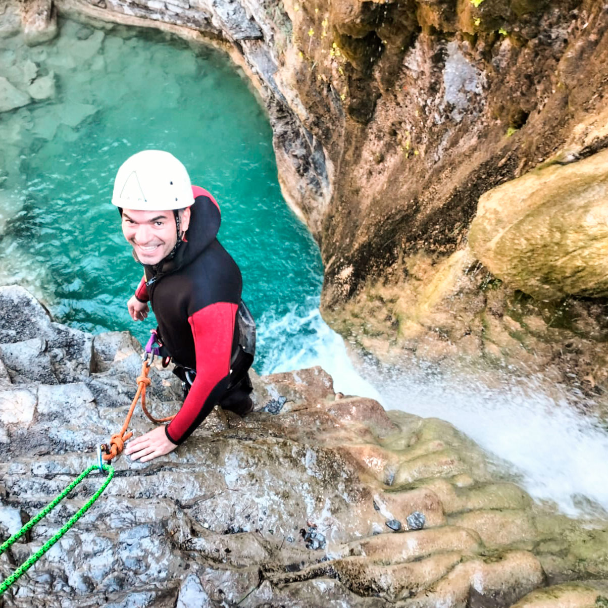 Combinada barranquismo y vía ferrata en Valle de Hecho